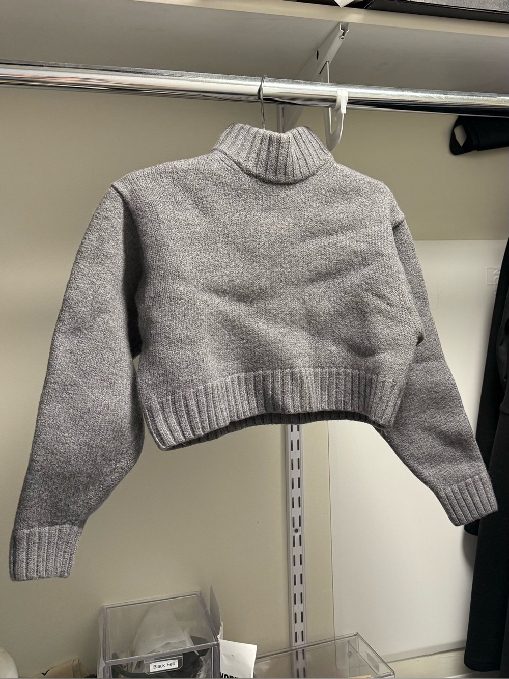 Aritzia Wilfred free cropped mockneck/turtleneck sweater size small